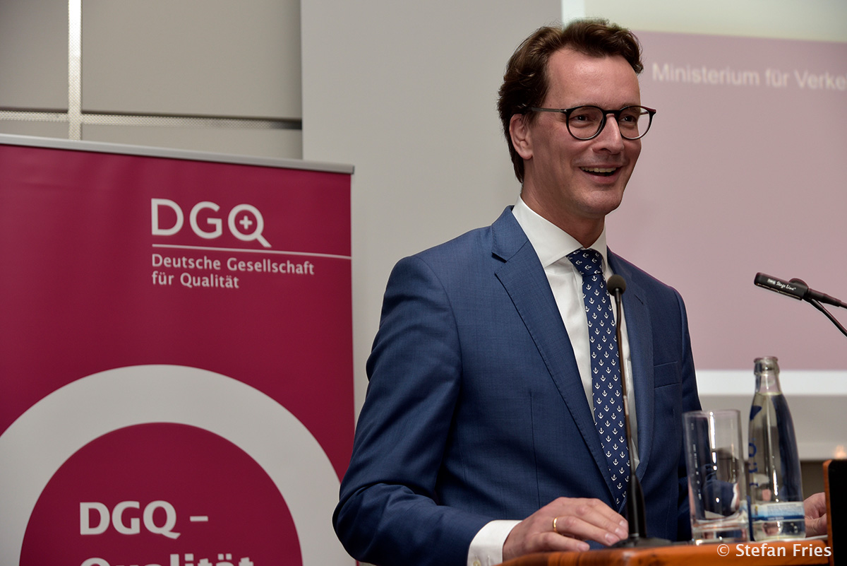 #nivoslider-U4csJ-19669-caption-1 Hendrik Wüst, Minister für Verkehr des Landes Nordrhein-Westfalen, sprach über die Zukunft der Mobilität in NRW.