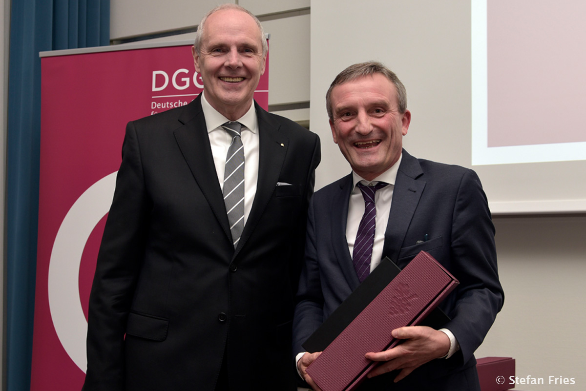 #nivoslider-U4csJ-19669-caption-4 DGQ-Präsident Udo Hansen (links) mit Düsseldorfs Oberbürgermeister Thomas Geisel.