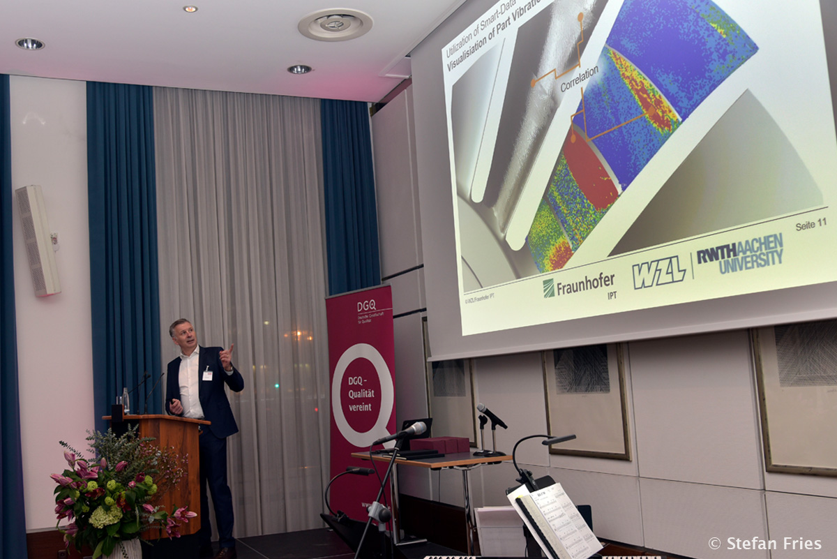 #nivoslider-U4csJ-19669-caption-6 Prof. Dr.-Ing. Robert Schmitt, Direktor WZL der RWTH Aachen und des Fraunhofer IPT sowie Vorstandsmitglied der DGQ, referierte über „Das Internet of Production – neue Qualitätschancen für das Kennzeichen ‚D‘“.