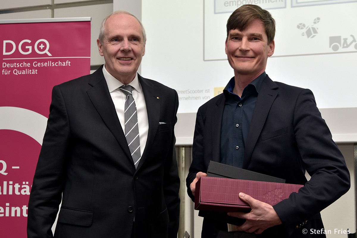 #nivoslider-U4csJ-19669-caption-8 DGQ-Präsident Udo Hansen mit Prof. Dr.-Ing. Achim Kampker, Mitbegründer und CEO der StreetScooter GmbH