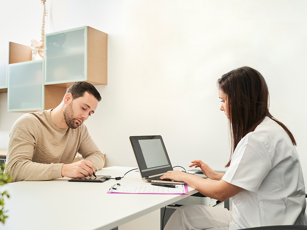 Im Gesundheitswesen werden viele sensible Patientendaten aufgenommen.